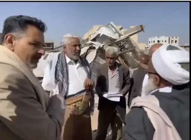 شاهد بالفيديو كيف كان ردة الفعل الغريبة من وزير حوثي عند اكتشافه ان المنزل الذي أمر بهدمه مالكه ”هاشمي”