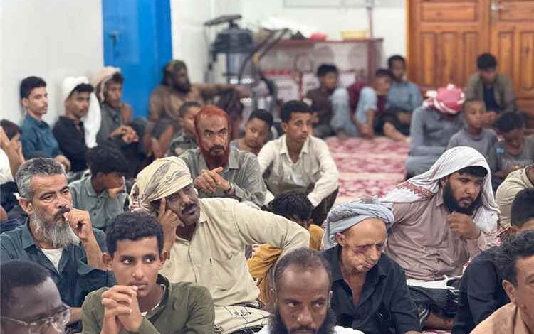 شبوة.. مدرسة أبي موسى الأشعري بجول الشيخ عبدالمانع تكرم طلابها بعد حفظهم لكتاب الله تعالى