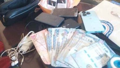 شرطة المهرة تضبط متهماً بانتحال شخصية واحتيال مالي