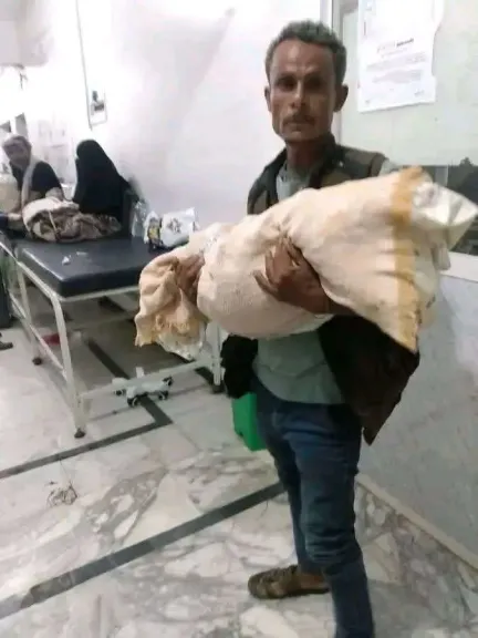 صحة تعز تُوقف مسؤولاً عن العمل بتهمة ”الانحياز الإعلامي” في قضية وفاة طفلة بمستشفى