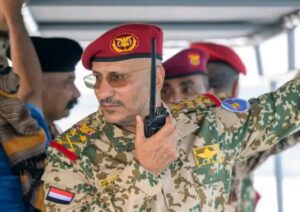 طارق صالح ورتبة ''الفريق ركن''.. من منحها له؟ ولماذا تراجع عن وعوده بعدم ارتداء الرتب العسكرية قبل تحرير صنعاء؟