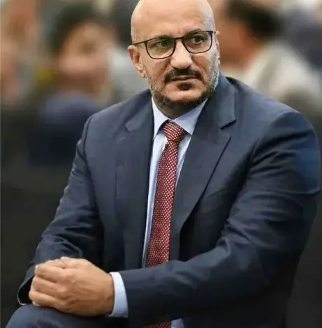 طارق صالح يتبرع بمليار ريال لجرحى القوات المسلحة والمقاومة في مأرب
