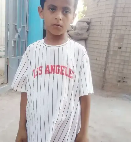 طفل يُقدّر عمره بـ5 سنوات يُعثر عليه وحيداً في عدن.. و«الأمن» يستنفر للبحث عن ذويه