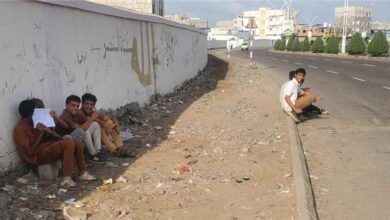 طلاب النصر في عدن : رحلة معاناة يومية على قارعة الطرق