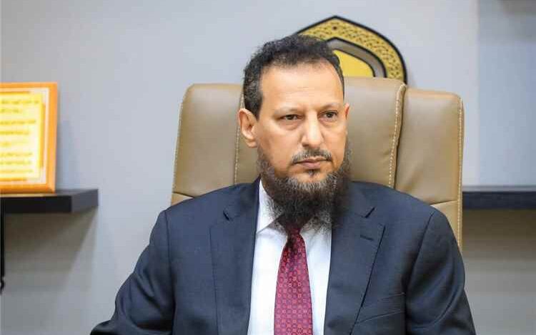 عاجل : قرار جريء في المعلا.. محافظ عدن يوجه بإخلاء وهدم عمارتين مهددتين بالانهيار ويتكفل بسكن السكان لعام كامل