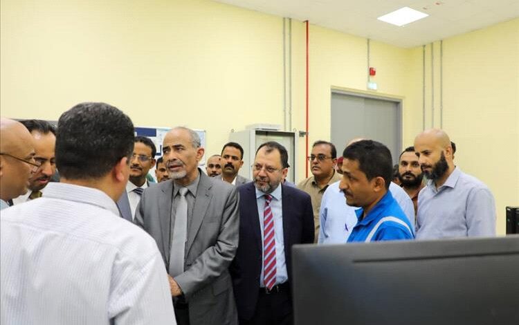 عضو مجلس القيادة الصبيحي يؤكد أهمية مضاعفة الجهود لتحسين خدمة الكهرباء