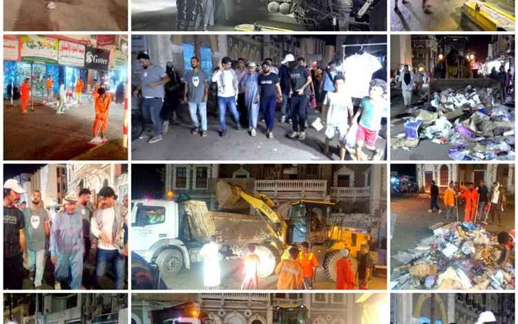 عمال النظافة بعدن يحيون «ليلة العيد» برفع مخلفات الأسواق