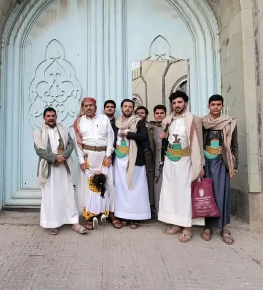فارس مناع من امام الفيلا المتنازع عليها