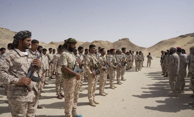 قائد المنطقة العسكرية الأولى يتفقد جاهزية اللواء الرابع بدرع الوطن في حضرموت