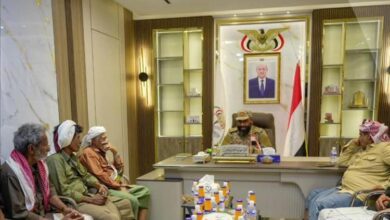 قائد المنطقة العسكرية الأولى يستقبل بعض من مقادمة قبائل الحموم في سيئون