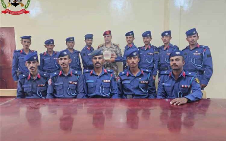 قائد محور عتق يستقبل 22 ضابطاً من خريجي كلية الطيران والدفاع الجوي من أبناء شبوة