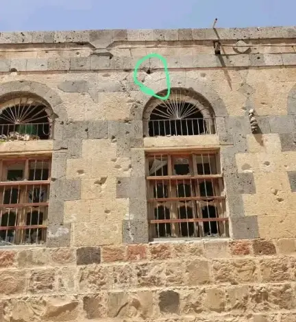 قيادي حوثي يعتدي على منزل عمه في خولان الطيال