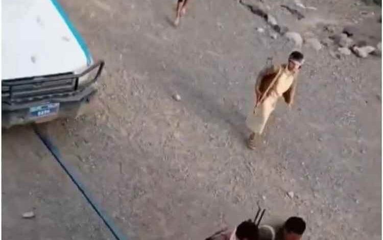 قيادي حوثي يقتحم منزل مواطن في عمران