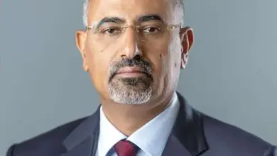 قيادي في الانتقالي الجنوبي يدعو إلى التخلي عن عيدروس الزبيدي