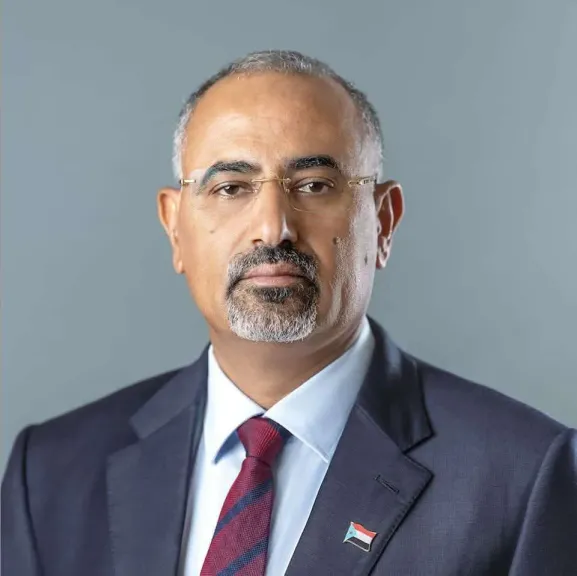 قيادي في الانتقالي الجنوبي يدعو إلى التخلي عن عيدروس الزبيدي