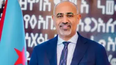 كلمة هاتفية لرئيس انتقالي منحل تُعيد الجدل حول شرعية القيادات الهاربة وقدرتها على التأثير