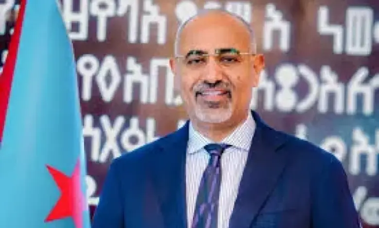 كلمة هاتفية لرئيس انتقالي منحل تُعيد الجدل حول شرعية القيادات الهاربة وقدرتها على التأثير