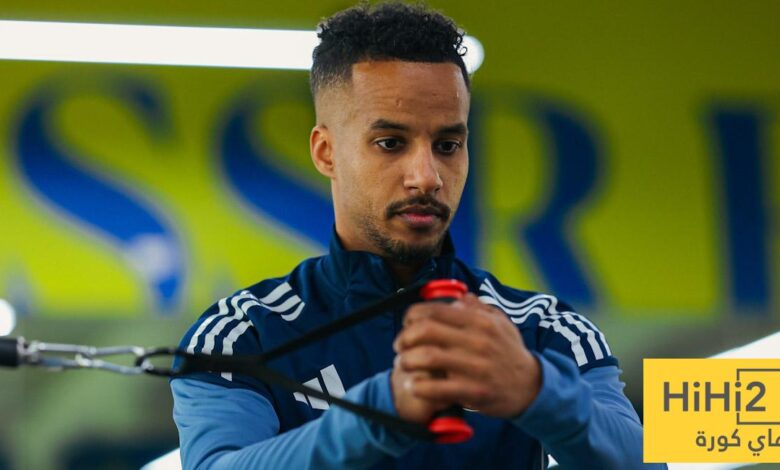 كم طلب غريب لتجديد عقده مع النصر ؟
