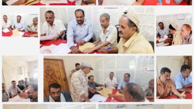 لجنة المناقصات برئاسة المدير العام الشاعري تفتتح مظاريف مناقصات أربعة مشاريع خدمية بمديرية قعطبة