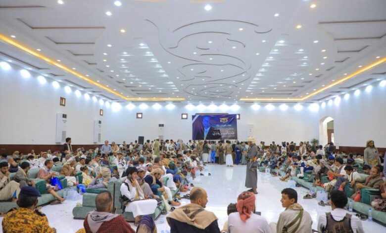 مأرب تفتح أبواب العزاء في رحيل هادي.. وإجماع على أن اليمن فقد أحد أبرز رجالاته في مرحلة مفصلية .. حشود رسمية وشعبية تتقاطر لتقديم العزاء