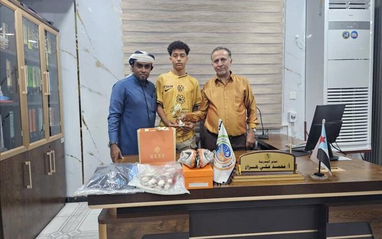 مؤسسة طموح تكرّم الحارس المتألق عبدالغني عزالدين تقديرًا لإنجازاته اللافتة