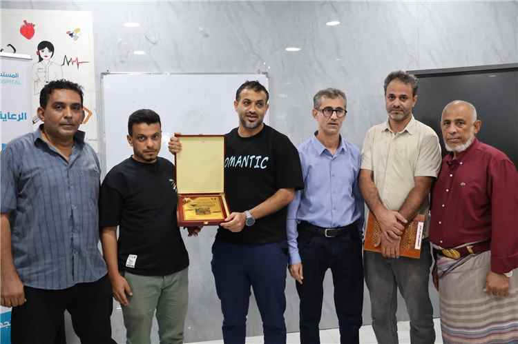 مؤسسة موانئ خليج عدن تكرّم كوادر المستشفى الأمريكي الحديث بعدن