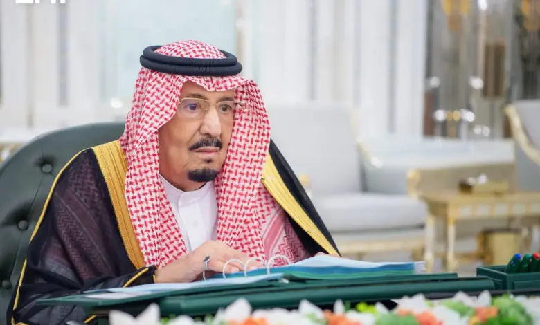 مجلس الوزراء برئاسة الملك سلمان يقر لائحة حماية المبلّغين ويعتمد ربط السكك الحديدية الخليجية