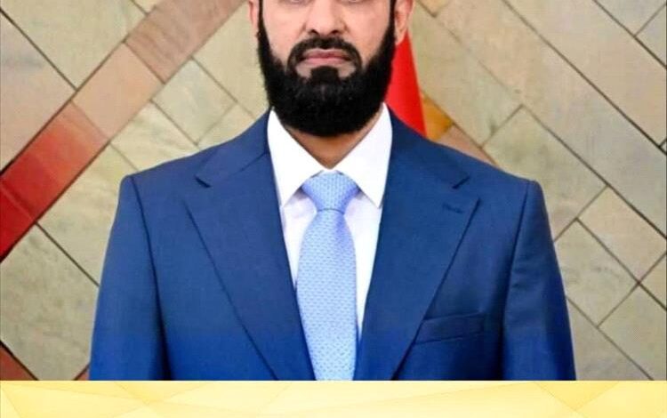 محافظ أبين يؤكد أن العمال سواعد تبني الأوطان وتصنع المستقبل
