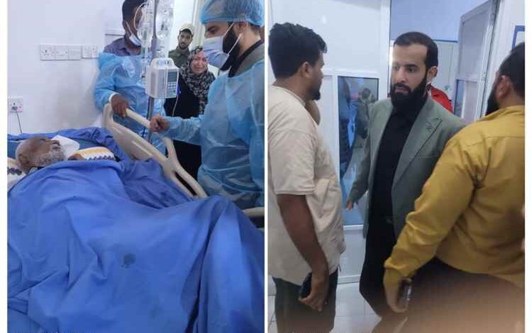 محافظ أبين يزور الصحفي المناضل سالم الحاج بالعناية المركزة للمرة الثانية ويوجه بعلاجه وإعادة مستحقاته