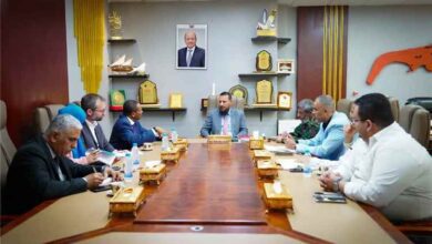 محافظ العاصمة عدن يبحث مع المدير القُطري لبرنامج الغذاء العالمي آفاق التعاون وتعزيز العمل الإنساني