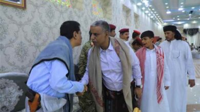 محافظ المهرة يؤكد أهمية وحدة الصف وتعزيز الأمن والاستقرار