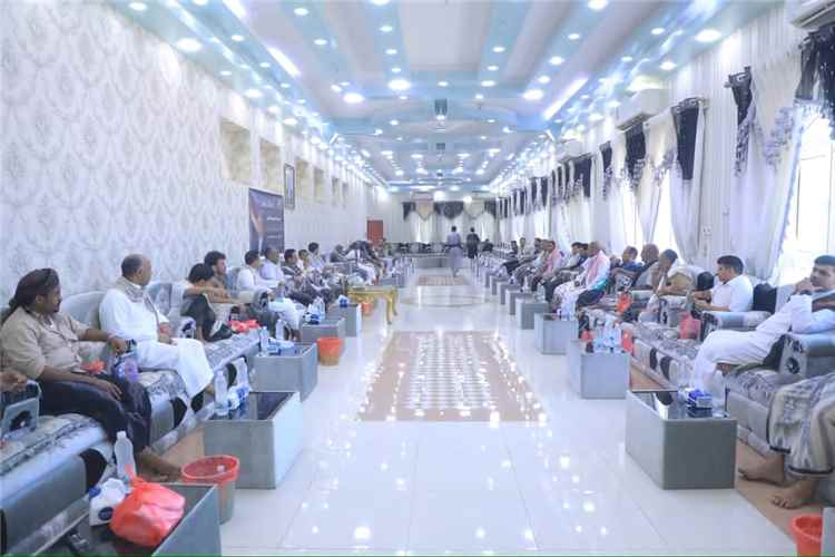 محافظ المهرة يستقبل جموع المعزين في وفاة فخامة الرئيس السابق عبدربه منصور هادي
