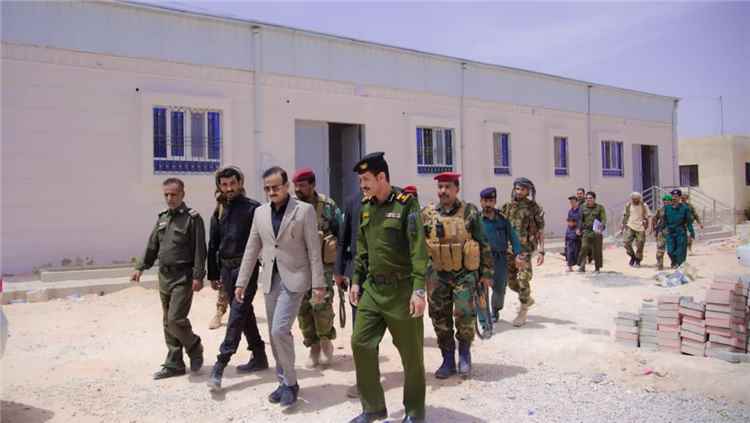 محافظ شبوة يشدد على استكمال مكونات مشروع مركز الاصدار الآلي.