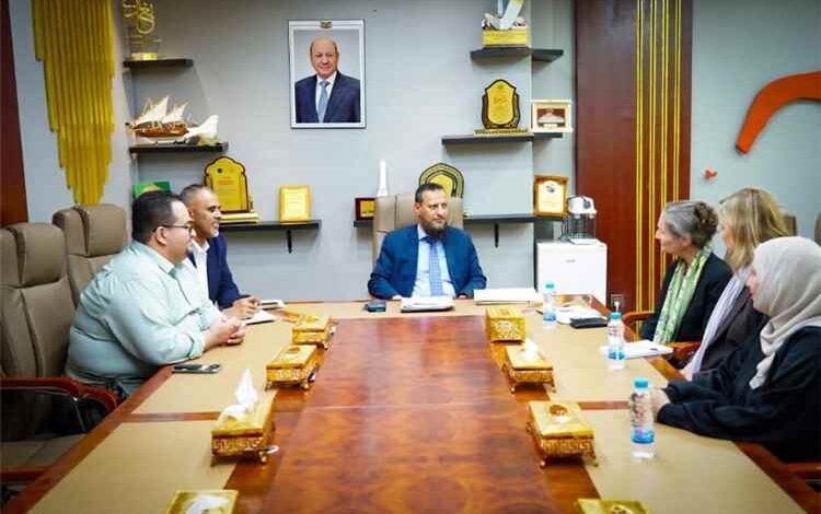 محافظ عدن يبحث مع السفيرة الهولندية تنفيذ مشروع “ماستر بلان” ميناء عدن