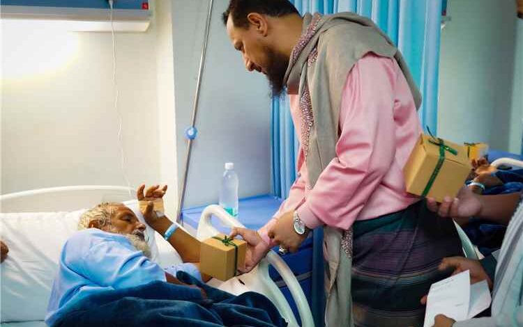 محافظ عدن يزور المرضى ويشارك نزلاء دار المسنين فرحة عيد الأضحى