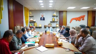 محافظ عدن يناقش أولوية المشاريع الحيوية والاستجابة الفورية لقضايا المواطنين بالمحافظة
