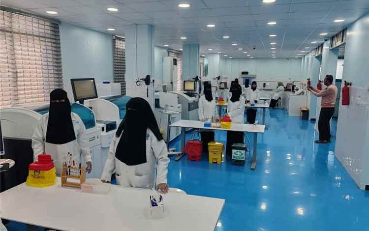 مختبرات الصحة العامة بعدن تواكب المعايير الحديثة وتستعيد ثقة المواطنين