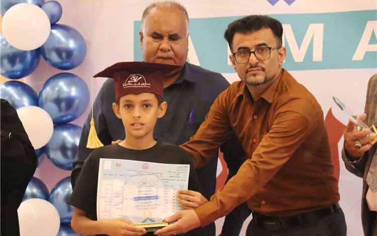 مدرسة المجد الأهلية تكرم 63 طالبا وطالبة من المتفوقين في لحج