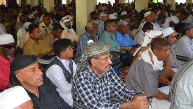 مدير عام أحور يشارك جموع المواطنين أداء صلاة عيد الأضحى بجامع باهارون وسط المدينة