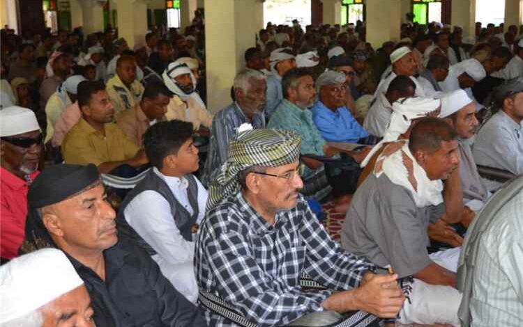 مدير عام أحور يشارك جموع المواطنين أداء صلاة عيد الأضحى بجامع باهارون وسط المدينة
