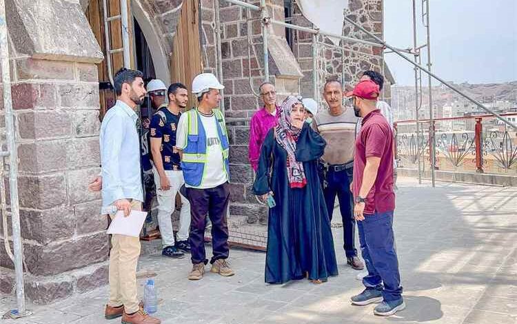 مدير مكتب الثقافة بعدن يطّلع على سير أعمال ترميم مبنى المجلس التشريعي في صيرة