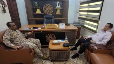مدير مكتب الشركة اليمنية للغاز بحضرموت يلتقي قائد خفر السواحل لبحث تعزيز التنسيق المشترك وتنظيم صرف أسطوانات الغاز للبحارة