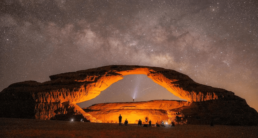 مدينة تُخبئ ألف حكاية.. لماذا أصبحت العُلا الوجهة الأكثر غموضًا وإبهارًا؟