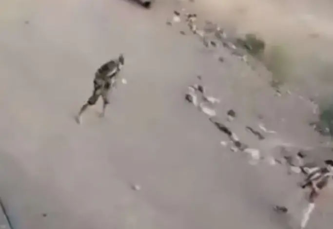 مسلحون حوثيون يقتحمون منزلاً في القفلة وسط إطلاق نار كثيف