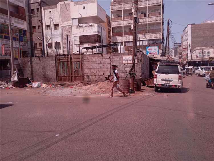 مصادر عمالية بشركة النفط في عدن تكشف حقيقة أرضية الهاشمي وتؤكد: التأجير لحمايتها من هوامير الأراضي