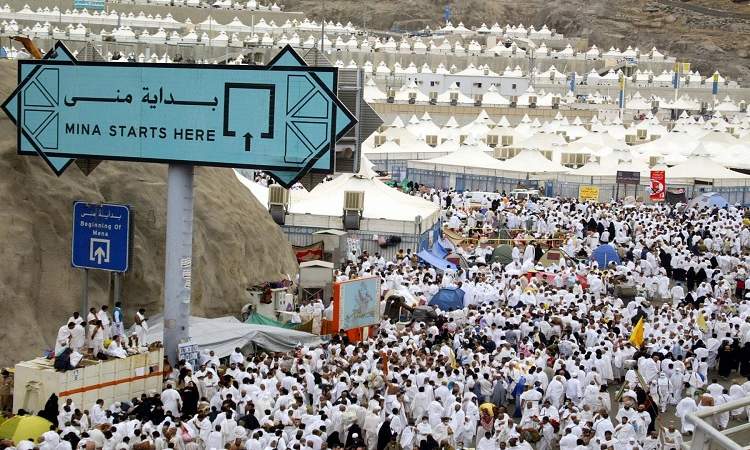 مع التلبية والتكبير.. حجاج بيت الله الحرام يبدأون رحلة منى في يوم التروية