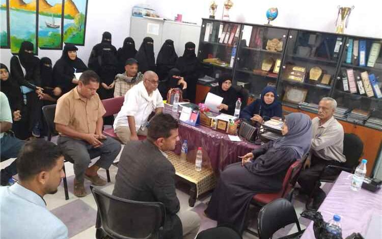 معاوية يزور الطاقم التربوي بمدرسة العبادي إثر حادثة الاعتداء