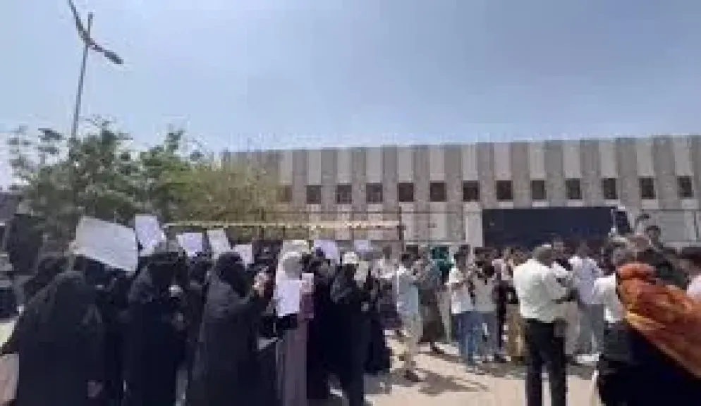 معلمو ”عدن” المتعاقدون يُنظّمون وقفة احتجاجية أمام المحافظ غداً.. ومطالبان على الطاولة