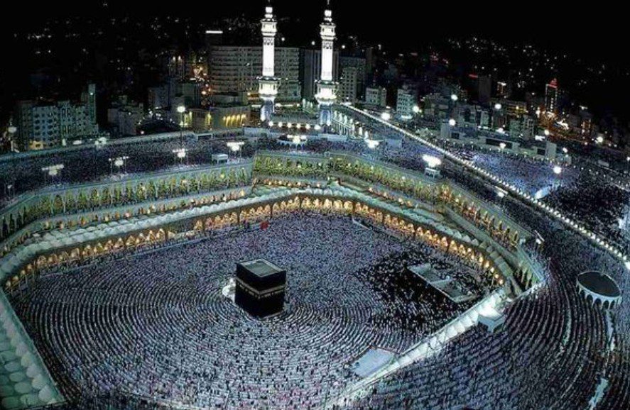 مكة المكرمة.. ملتقى شعوب العالم في رحاب الحرمين الشريفين