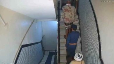 مليشيا الحو_ثي تقتحم مبنى سكنيًا في إب وتثير الرعب بين النساء والأطفال بذريعة “الزكاة”